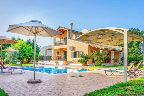 Outdoor pool - Villa Lefki Limni (Corfu)