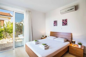 3 bedrooms, bed sheets - Villa Coral Bay 4 (Pegeia)