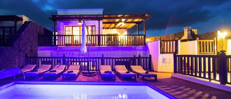 Villa (6 Bedrooms) | Exterieur