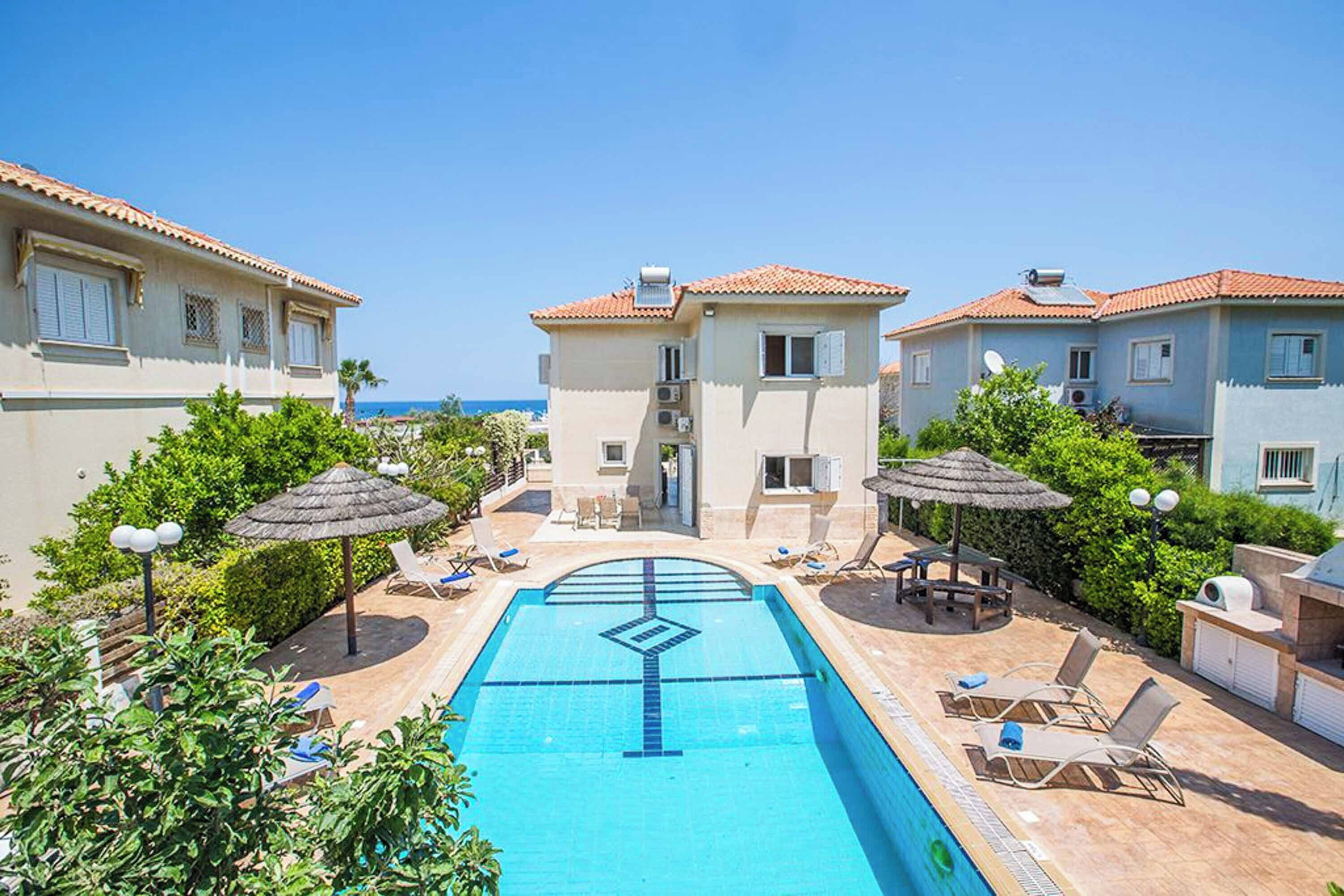 Villa (4 Bedrooms) | Exterior