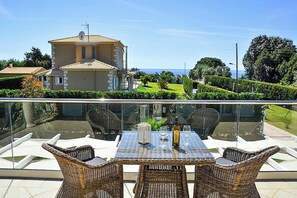 Outdoor dining - Villa Erato (Corfu)