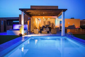 Villa (4 Bedrooms) | Exterior