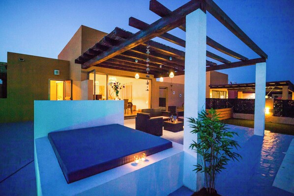 Villa (4 Bedrooms) | Exterior