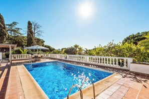 Huvila (4 Bedrooms) | Ulkopuoli