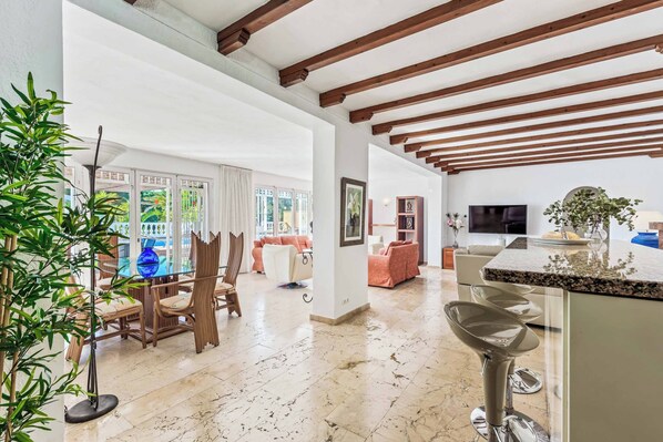 Villa (4 Bedrooms) | Interior