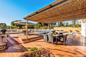 Huvila (4 Bedrooms) | Ulkopuoli