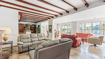 Villa (4 Bedrooms) | Interior