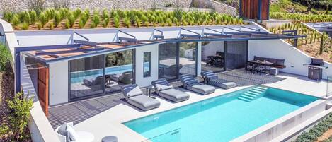 ヴィラ (3 Bedrooms) | 施設の正面