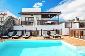 Villa (6 Bedrooms) | Front of property - Vista Reina (Yaiza)