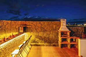Villa (6 Bedrooms) | Exterior