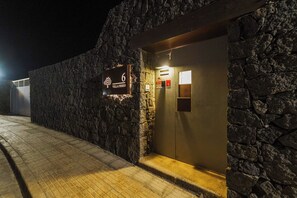 Villa (5 Bedrooms) | Exterior