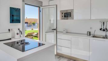 Frigorifero, microonde, forno, lavastoviglie