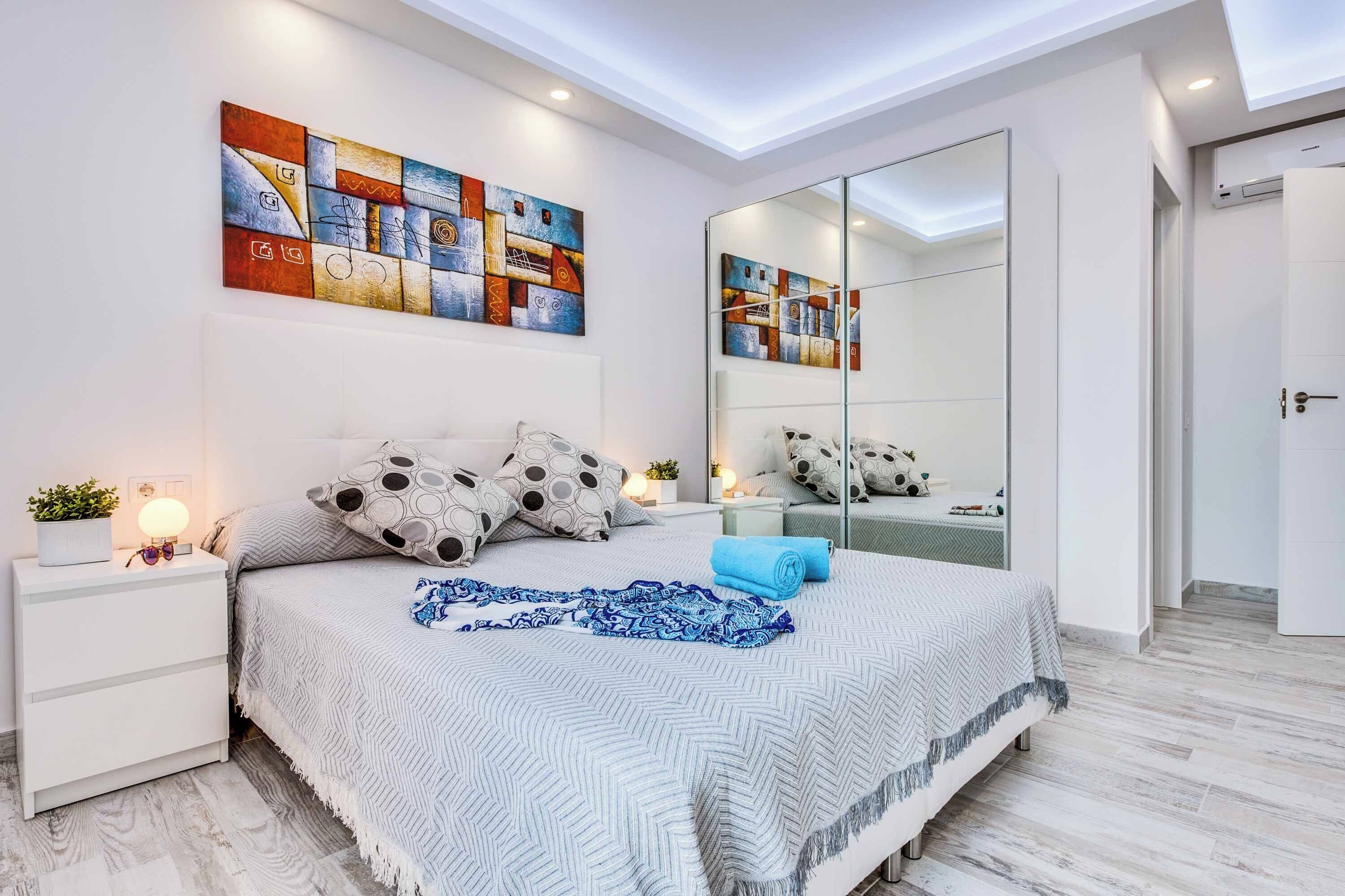 4 dormitorios, tabla de planchar con plancha, ropa de cama