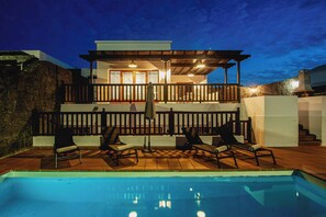 Villa (6 Bedrooms) | Exterior
