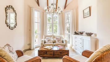 Villa (4 Bedrooms) | Interior