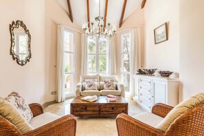 Villa (4 Bedrooms) | Interior