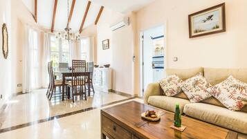 Villa (4 Bedrooms) | Interior