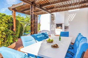 Villa (4 Bedrooms) | Exterior