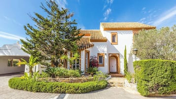 Villa (4 Bedrooms) | Bahagian luar