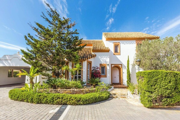 Villa (4 Bedrooms) | Exterior