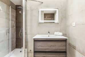 Villa (4 Bedrooms) | Interior
