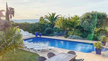 Villa (4 Bedrooms) | Exterior