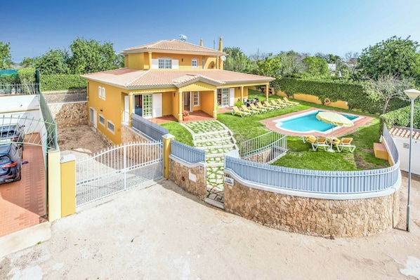 Villa (5 Bedrooms) | Exterior