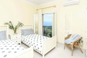4 bedrooms, bed sheets