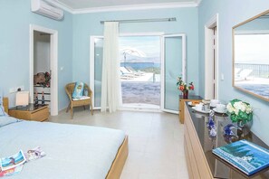 4 bedrooms, bed sheets - Villa Aetos Kassiopi (Corfu)