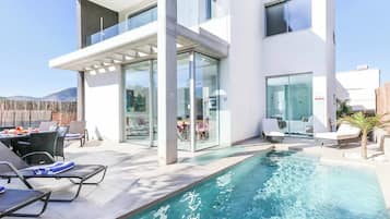 Villa (3 Bedrooms) | Front of property