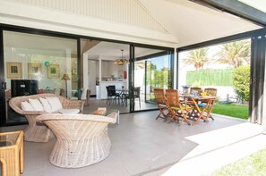 Outdoor dining - Villa Maspalomas Golf 4 (San Bartolomé de Tirajana)