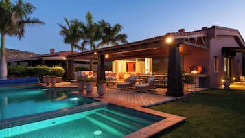 Villa (3 Bedrooms) | Front of property