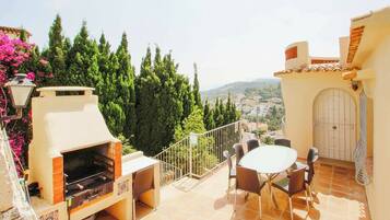 Villa (5 Bedrooms) | Exterior