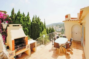 Villa (5 Bedrooms) | Exterior