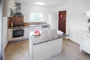 Villa (5 Bedrooms) | Interior