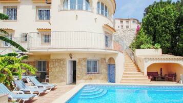 Villa (5 Bedrooms) | Exterior