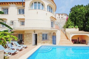 Villa (5 Bedrooms) | Exterior