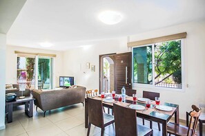 Dining - Villa Chryse (Paralimni)