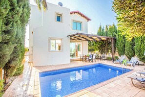 Pool - Villa Chryse (Paralimni)