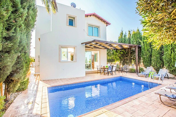 Pool - Villa Chryse (Paralimni)
