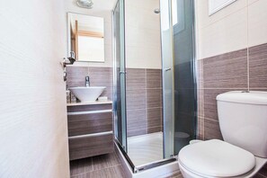 Shower - Villa Chryse (Paralimni)