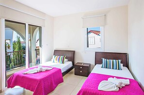 4 bedrooms, bed sheets - Villa Chryse (Paralimni)