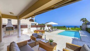 Villa (5 Bedrooms) | Exterior