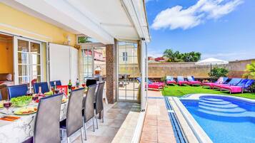 Villa (5 Bedrooms) | Exterior