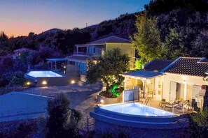 A residential property with a swimming pool, a covered patio, and a house with a tiled roof. - Villa Baby Lemoni (Kefalonia)