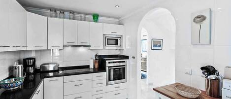 Villa (4 Bedrooms) | Interior