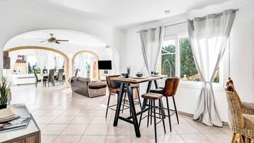 Vila (3 Bedrooms) | Parte interna