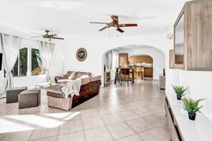 Vila (3 Bedrooms) | Parte interna