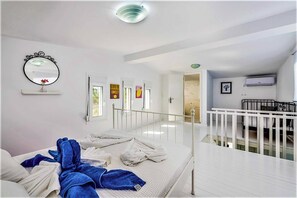 Villa (4 Bedrooms) | Interior