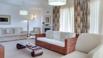 Villa (4 Bedrooms) | Interior